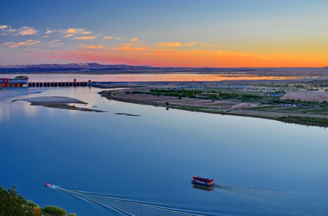 乌海，沙漠中的璀璨明珠之城